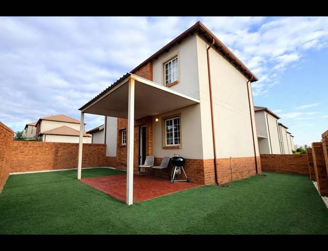 3 BEDROOM TOWNHOUSE FOR SALE IN THE REEDS